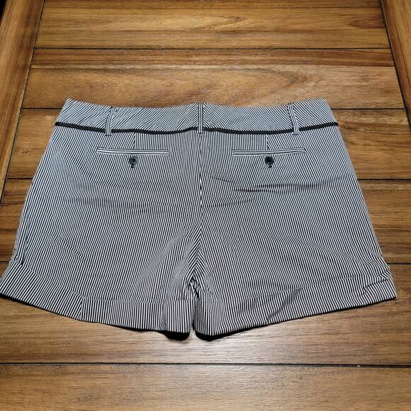 7th Ave NY & Co Design Studio B&W Pin Stripe Shorts - Size 16 - Picture 2 of 4
